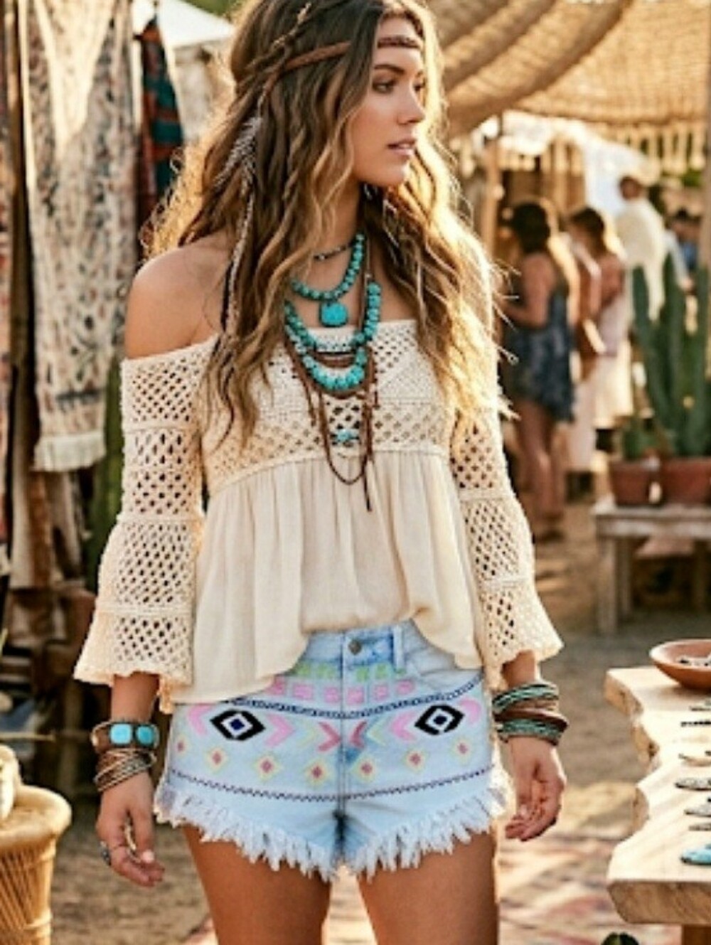 Body Central Southwestern Embroidered Frayed Hem Denim Shorts Size 7